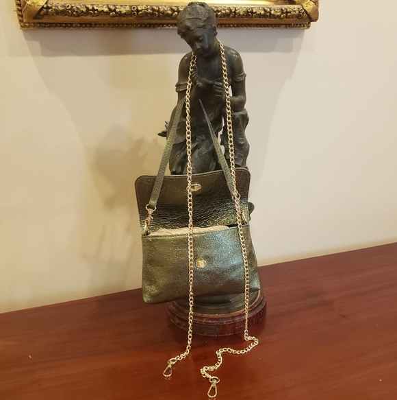 NEW! ITALIAN LEATHER Exquisite GREEN & Gold Chain Shoulder Bag w/ Gold Bee Clasp - Picture 4 of 4